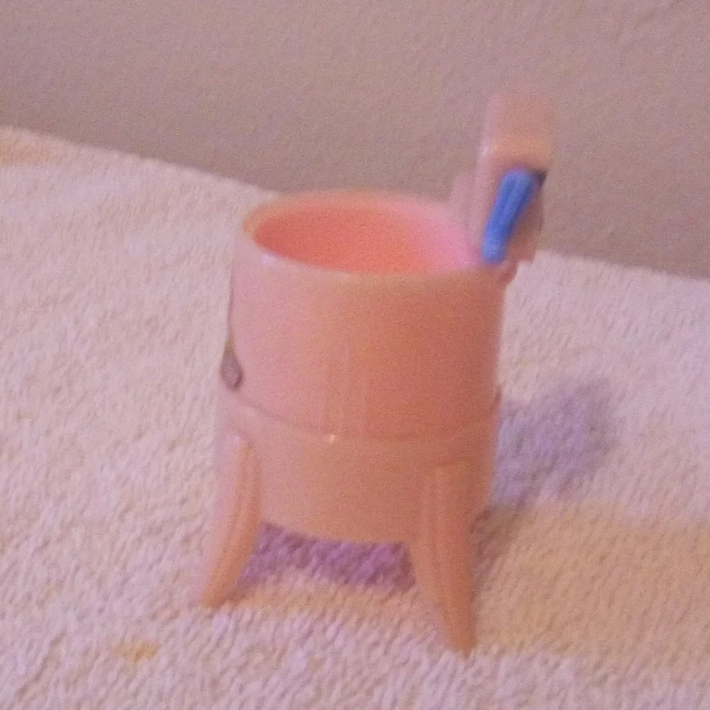 Vintage Renwal wringer washer dollhouse 3" - Picture 3 of 3